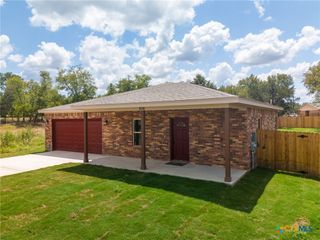 828 Elijah Ln, Lampasas, TX 76550