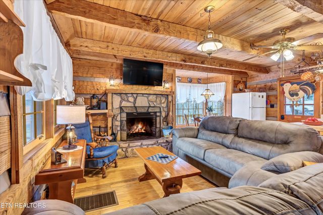 1505 Dawn LN, Sevierville, TN 37876
