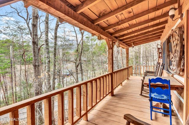 1505 Dawn LN, Sevierville, TN 37876