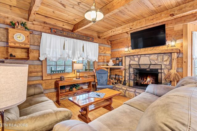 1505 Dawn LN, Sevierville, TN 37876