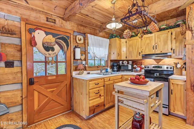 1505 Dawn LN, Sevierville, TN 37876