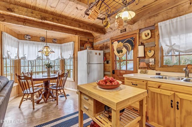 1505 Dawn LN, Sevierville, TN 37876