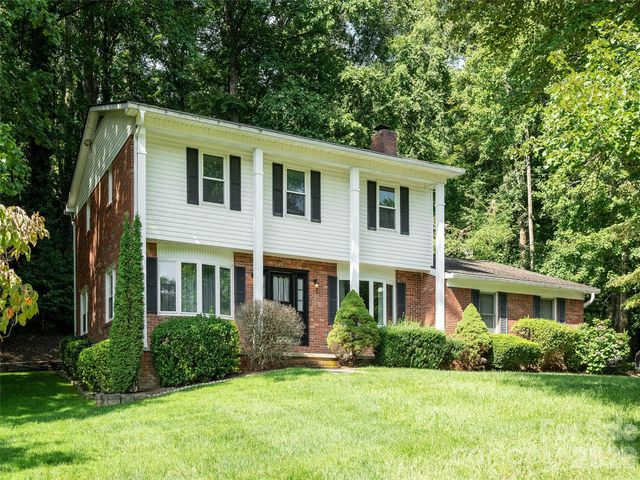 211 Ginseng Lane, Hendersonville, NC 28791