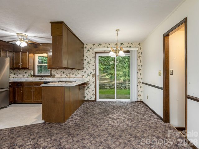 211 Ginseng Lane, Hendersonville, NC 28791