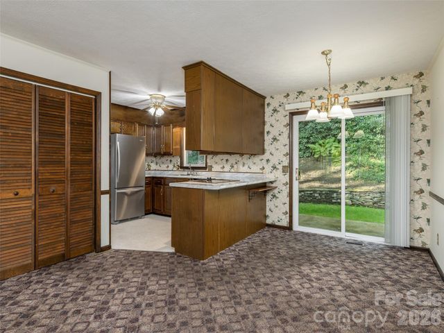 211 Ginseng Lane, Hendersonville, NC 28791
