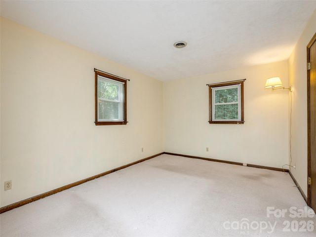 211 Ginseng Lane, Hendersonville, NC 28791
