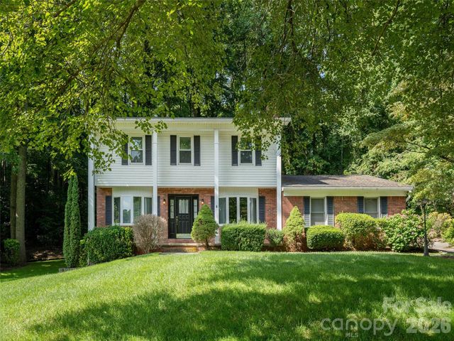 211 Ginseng Lane, Hendersonville, NC 28791