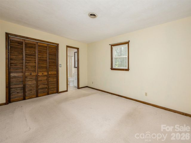 211 Ginseng Lane, Hendersonville, NC 28791