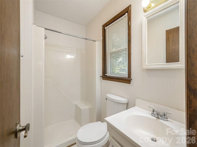 211 Ginseng Lane, Hendersonville, NC 28791