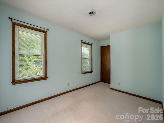 211 Ginseng Lane, Hendersonville, NC 28791