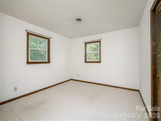211 Ginseng Lane, Hendersonville, NC 28791