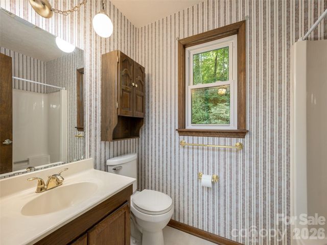 211 Ginseng Lane, Hendersonville, NC 28791
