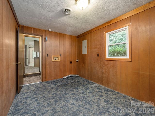 211 Ginseng Lane, Hendersonville, NC 28791