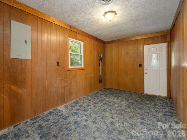 211 Ginseng Lane, Hendersonville, NC 28791