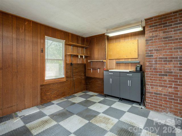 211 Ginseng Lane, Hendersonville, NC 28791