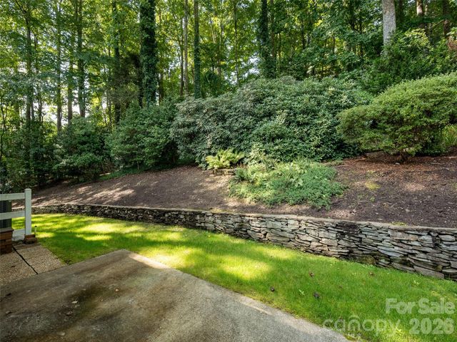 211 Ginseng Lane, Hendersonville, NC 28791