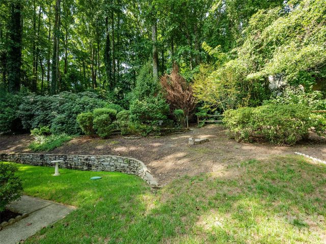 211 Ginseng Lane, Hendersonville, NC 28791