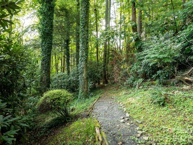 211 Ginseng Lane, Hendersonville, NC 28791