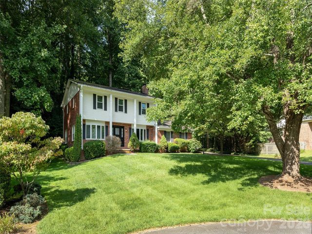 211 Ginseng Lane, Hendersonville, NC 28791