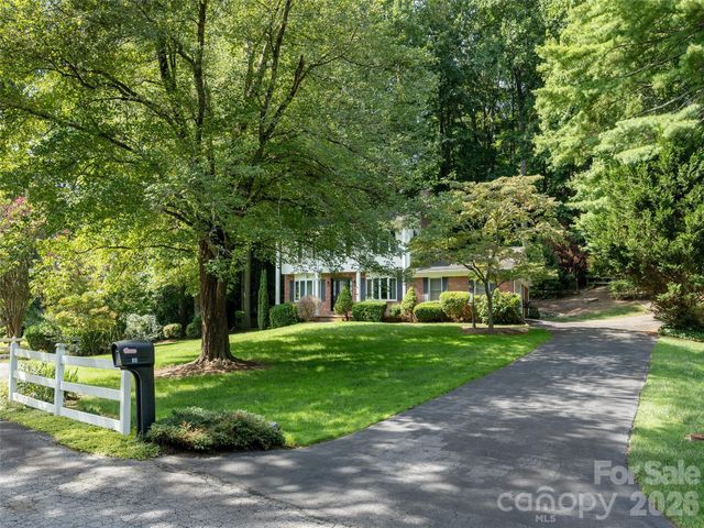 211 Ginseng Lane, Hendersonville, NC 28791