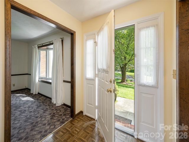 211 Ginseng Lane, Hendersonville, NC 28791