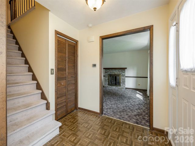 211 Ginseng Lane, Hendersonville, NC 28791