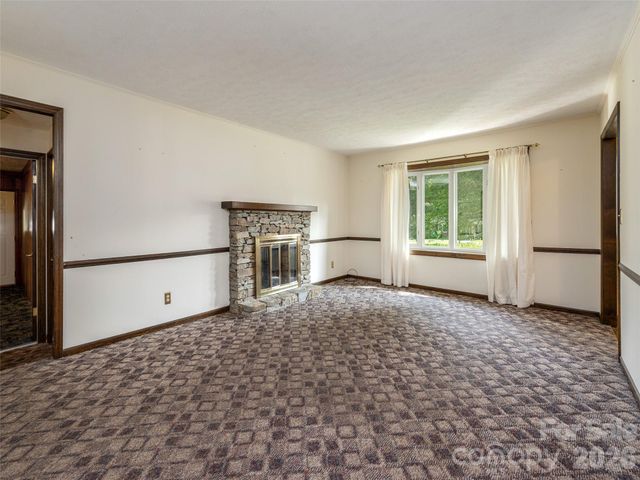 211 Ginseng Lane, Hendersonville, NC 28791