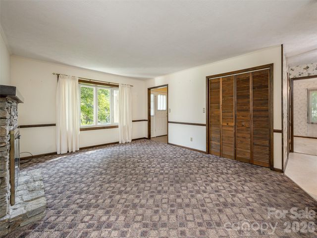 211 Ginseng Lane, Hendersonville, NC 28791