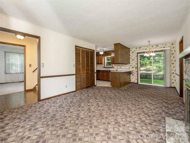211 Ginseng Lane, Hendersonville, NC 28791