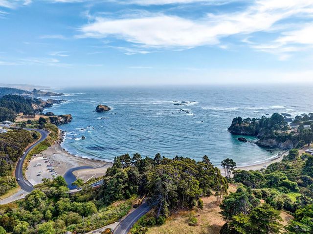 45050 Peterson St, Little River, CA 95456