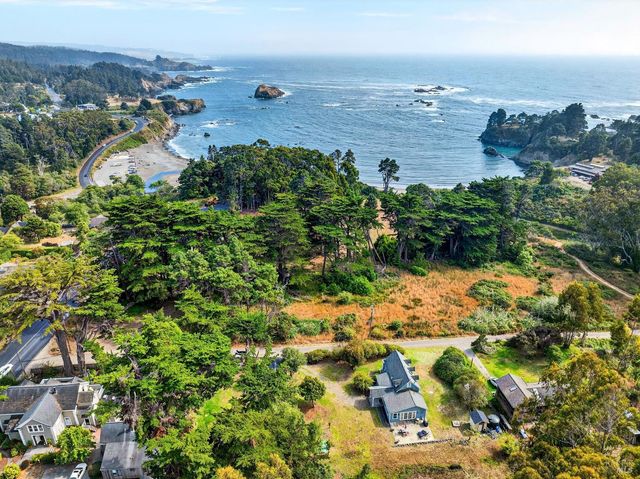 45050 Peterson St, Little River, CA 95456