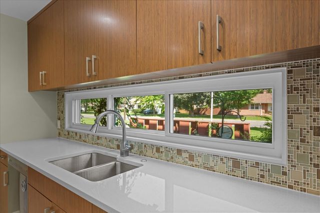 303 Central Avenue, Aurora, IL 60506