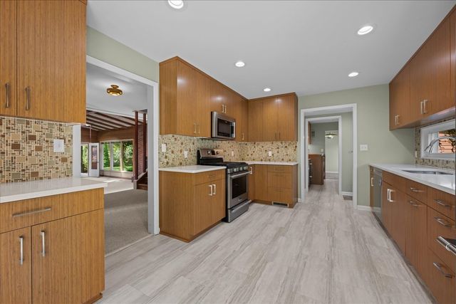 303 Central Avenue, Aurora, IL 60506
