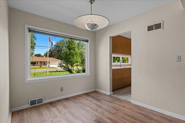 303 Central Avenue, Aurora, IL 60506