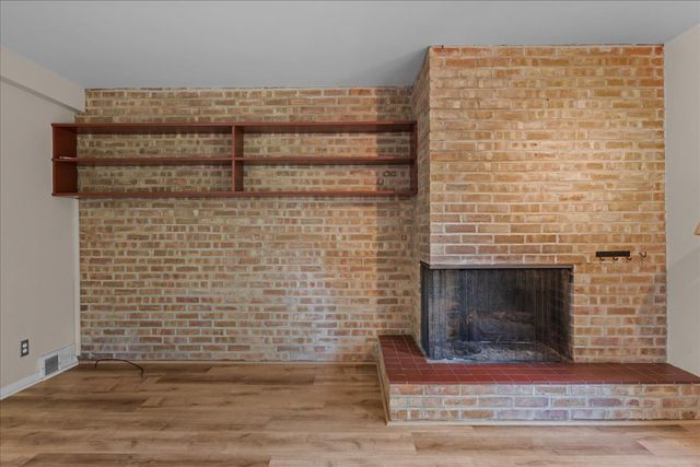 303 Central Avenue, Aurora, IL 60506