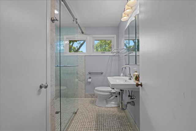 303 Central Avenue, Aurora, IL 60506