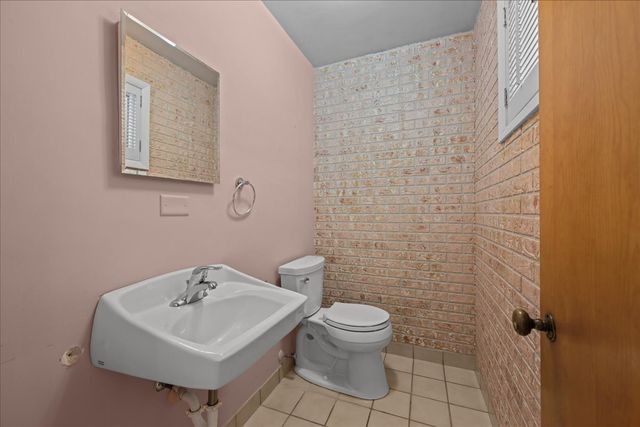 303 Central Avenue, Aurora, IL 60506