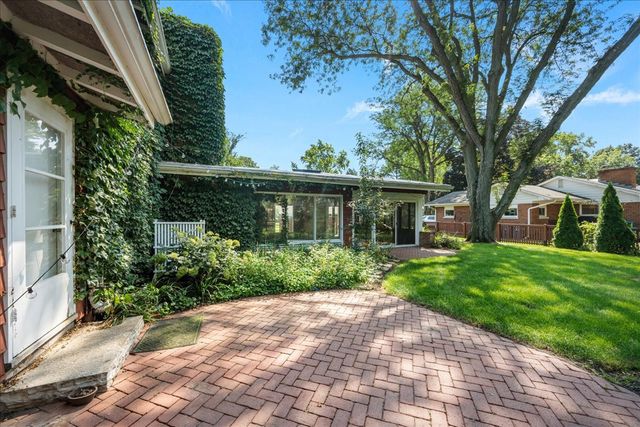 303 Central Avenue, Aurora, IL 60506