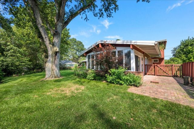 303 Central Avenue, Aurora, IL 60506