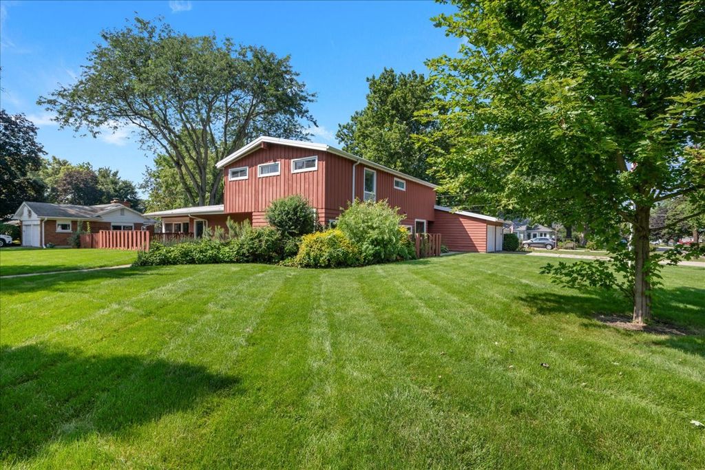 303 Central Avenue, Aurora, IL 60506