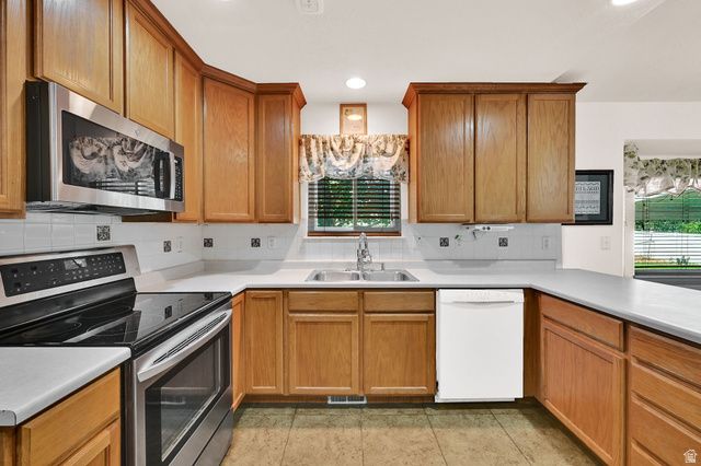 9592 WOOD PARK LN, South Jordan, UT 84009