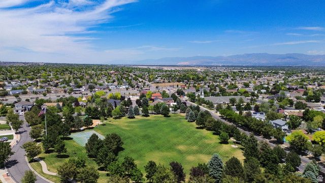 9592 WOOD PARK LN, South Jordan, UT 84009
