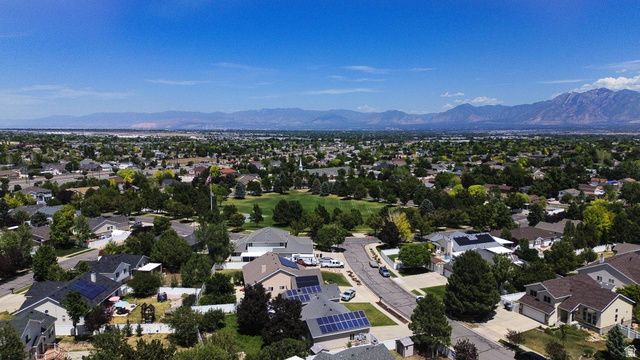 9592 WOOD PARK LN, South Jordan, UT 84009