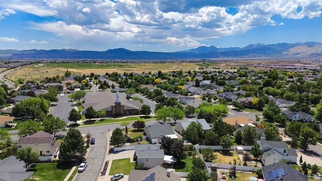9592 WOOD PARK LN, South Jordan, UT 84009