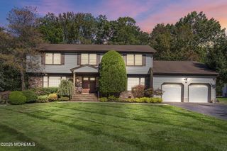 16 Timber Lane, Manalapan, NJ 07726