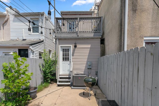 1124 S EAST AVE S, Baltimore, MD 21224