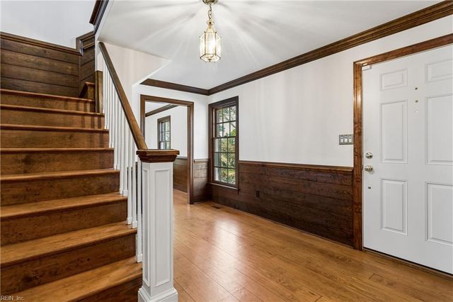 10 W Governor DR, Newport News, VA 23602