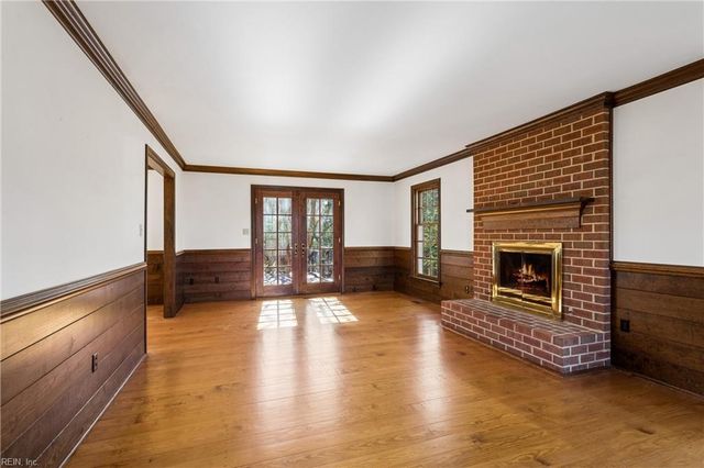 10 W Governor DR, Newport News, VA 23602