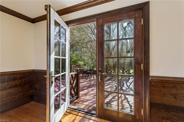 10 W Governor DR, Newport News, VA 23602