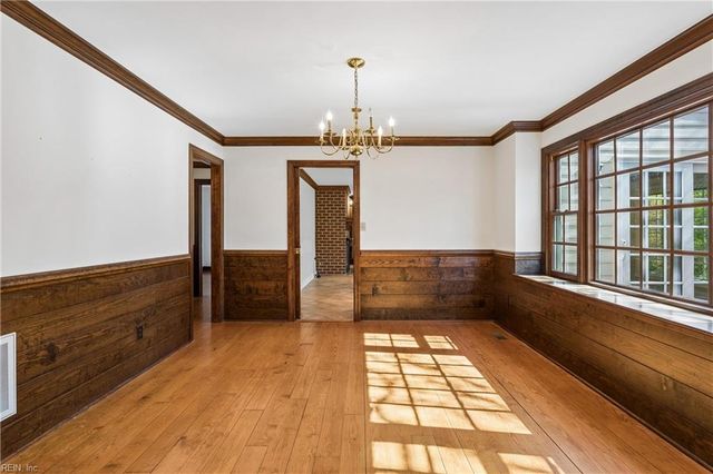 10 W Governor DR, Newport News, VA 23602